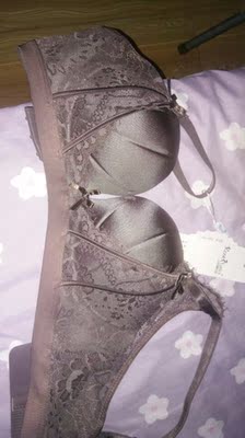 内衣收到了，试穿过了，还挺好的，而且聚拢，以后锁定这家啦，嘻嘻