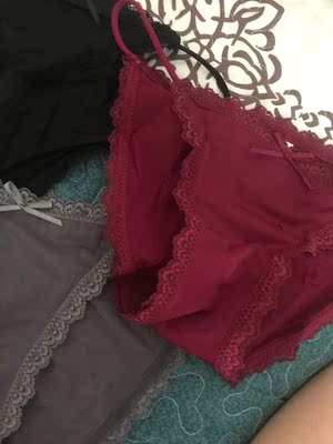 哇哦 好喜欢 颜色很正 没有差别 料子很舒服 性感 红色留着过年穿 走鸿运 卖家服务不错 哇哦 好喜欢 颜色很正 没有差别 料子很舒服 性感 红色留着过年穿 走鸿运 卖家服务不错