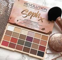 British Makeup revolution 24-color eye shadow plate maple leaf red SOPHX cooperation limited edition Make up
