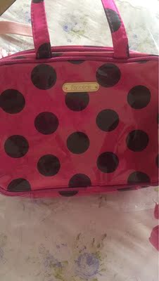 双十一抢了两件，本来还有一件可惜没有抢到，发货很快，物流也很快，没有因为双十一晚到，试穿了很舒服，跟我在商场买的码一样刚刚合适。当天晚上还抽奖，没有想到淘宝这么多年第一次中奖的我一直问客服奖品到了没有，因为我前天收到一个顺丰快递信息，我以为是我买的其他快递，没有想到打开竟然是我中的奖品，很惊讶一个奖品贵店竟然寄顺丰，哈哈我可不是托，也不会为了几块钱去写一大堆的人。因为我很懒