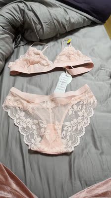 好看好看呀,特别的舒服诶,而且裤裤后面也好漂亮呀!!喜欢 好看好看呀,特别的舒服诶,而且裤裤后面也好漂亮呀!!喜欢