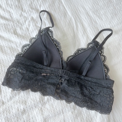 根本就是心头爱呀，真的巨巨舒服，甜美还自带性感，叠搭小开衫真的很仙很高级，叠穿内搭都好好看！充满活力时尚气息!