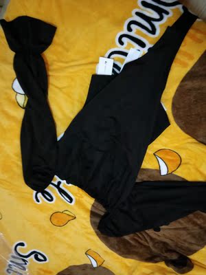 物流很快，东西收到很满意。拍的l码有点大，然后又换成m码m码穿上正好。是他们家的老顾客，经常在他们家买衣服。他们家的衣服。不仅质量好。而且。物美价廉。重要的是还很性感又潮哦，很喜欢他们家的衣服。买了很多件了。非常强烈推荐他们家的衣服。话不多说，上图。