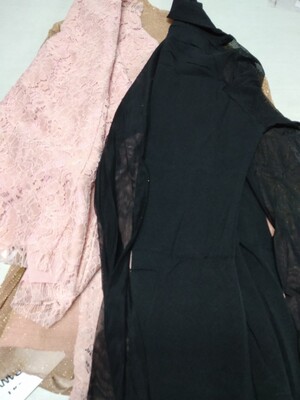 衣服收到了，一次买了三件，质量做工都不错，试穿了下很喜欢，搭配我的红色或驼色的大衣都很漂亮，三件衣服都喜欢，喜欢的小伙伴们可以下手了，棒棒哒！