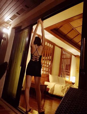 没想到啊！这件衣服成了我在泰国club的战袍！穿着这个裙子我收到了最多的搭讪和请喝酒，到后来只要去club我就换上它！简直是骚断腿💋