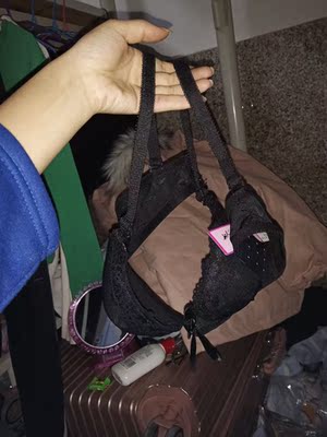 第三次在这家买了一如既往的好鸭，面料什么的都挺好的价格又便宜嘻嘻