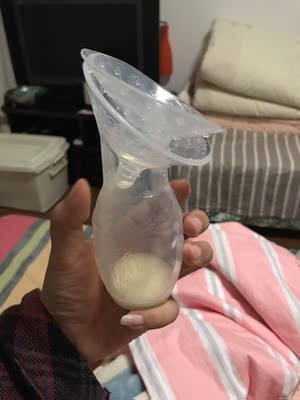 保护罩挺好的,内陷的,乳头破的都推荐使用,带上宝贝吃奶不怎么疼,还是稍微有点疼痛,但是比宝宝直接吸乳头缓解了很多。但是带上以后宝宝吸的很累,有时候吃40分钟也吃不饱,吃完以后感觉没有吸干净,乳房里还有很多奶,宝宝还没吃饱。但是对于一个宝宝根本不吃母乳的我来说,能实现亲喂已经很满足了,稍微贴点奶粉也可以。 保护罩挺好的,内陷的,乳头破的都推荐使用,带上宝贝吃奶不怎么疼,还是稍微有点疼痛,但是比宝宝直接吸乳头缓解了很多。但是带上以后宝宝吸的很累,有时候吃40分钟也吃不饱,吃完以后感觉没有吸干净,乳房里还有很多奶,宝宝还没吃饱。但是对于一个宝宝根本不吃母乳的我来说,能实现亲喂已经很满足了,稍微贴点奶粉也可以。