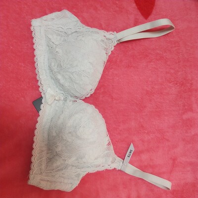 内衣收到啦,非常好看嘻嘻,无钢圈的穿上很舒服也不嘞,尺码也刚刚好,小胸穿很好看,以后还会回购。 内衣收到啦,非常好看嘻嘻,无钢圈的穿上很舒服也不嘞,尺码也刚刚好,小胸穿很好看,以后还会回购。