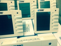 York Thermostat APC-TMS2000FCV2 Four Control Controller Temperature Switch Fan Coil Controller