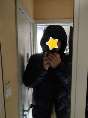 衣服好暖啊，在东北的天气里绝对够用了。真的特别棒，颜色也特别漂亮，没有色差，太喜欢了。