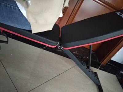 宝贝收到了，质量非常好，描述相符一样实用，对像我这种于没时间天天去健身房运动的人来说真的的确是个好东西，快递员服务态度很好，价钱非常厚道，性价比非常高，感觉赚到。买它用来练腹肌和甩掉腰背部多余脂肪的，配合健身教程让锻炼起来更有效率，很容易上手，质量强硬，四合一产品设计，有个这样的健身器材在家里实在很方便。客服的服务也很好。