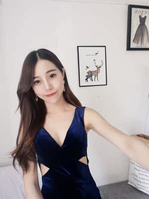 裙子很漂亮,上身效果很好很显身材,我167,95斤穿了正合适,面料挺舒服的,亲肤不扎。很喜欢,小性感呢 裙子很漂亮,上身效果很好很显身材,我167,95斤穿了正合适,面料挺舒服的,亲肤不扎。很喜欢,小性感呢