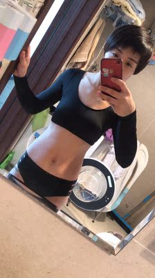 快递很快,质量不错,穿着很舒服,很显瘦哦,值得购买 快递很快,质量不错,穿着很舒服,很显瘦哦,值得购买