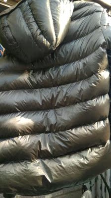 很暖和，很蓬，不跑毛，老公说穿了像机器人，好搞笑，哈哈哈