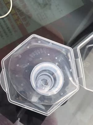 乳房胀大,孩子裹不住乳头,这款保护罩和奶嘴很像,宝宝容易接受,很赞! 乳房胀大,孩子裹不住乳头,这款保护罩和奶嘴很像,宝宝容易接受,很赞!