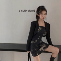 (Premium) Big Code Fashion Suit Retro Temperament Two Sets of slim fit Pendant Strap Skirt 100 Hitch Coat Female Tide