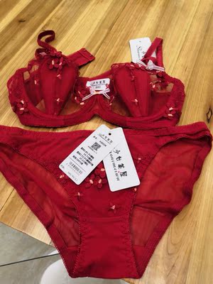 非常感谢老板，特别热情，服务又好，而且物流也快，这个套装看起来重量不错，又便宜，等穿了以后会不会舒服，以后再来追加。祝老板生意兴隆