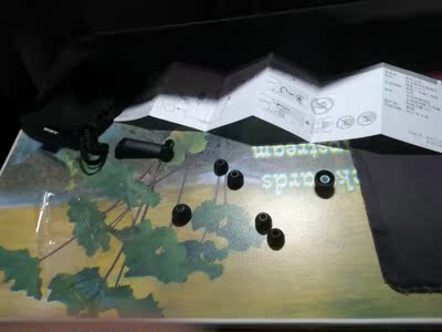 物流一级棒，次日到了，而且比官网便宜很多，泰国产的原因吧，送了个布袋，这点不满意，音质中规中矩，没什么亮点，等过一段时间煲开了我再来追评，总体感觉还是不错的，别说什么万元以下听个响，不装13会shi吗？