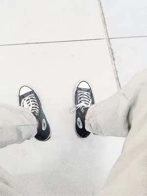 鞋子上脚很舒服，质量不错，百搭款，非常满意