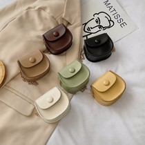 Mini crowdsourcing package 2022 new chain saddle pack inclined satchel headphones Zero wallets lipstick with red hanging bag Summer women