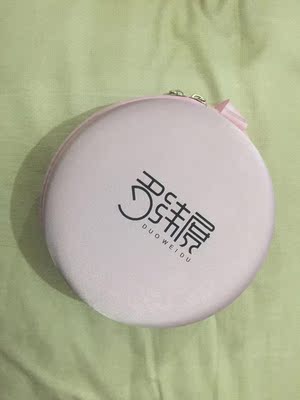 已经穿过了，聚拢效果真的很好，质量非常好，特柔软，用着很舒适，这款胸贴可以反复使用，不会变形。甩掉了平常被内衣勒住的不爽感觉，非常自然轻便，其次也要赞下老板的包装，快递面单上面什么都没写，保密发货避免了尴尬，胸贴可以循环使用，性价比很高。