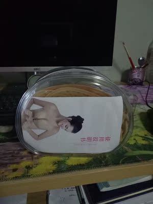 店家态度很好，之前下单的时候说急用店家下午就发货了，第三天就到了，刚好明天拍婚纱照。打开看确实好，有独立包装很满意，祝店家生意兴隆