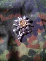 Silver Mountain Snowy Velvet Floral Badge Accessories