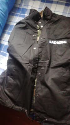 买了一件卫衣，结果发了一件特别奇怪的衣服感觉像是仓库里面卖不出去的库存无语了。。