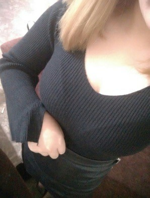 丰胸效果很好哦，胸部起到了一些变化，变得饱满坚挺了啊，正在慢慢的恢复，会坚持用的，而且宝贝用了感觉很温和的，非常滋润皮肤，坚持使用了一段时间，感觉胸部皮肤又变得更加水润光泽了哟，不错不错，再继续坚持下去，每天按摩，争取能早点看到增大的变化哦！！