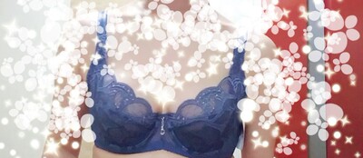 之前一直在商场购买，后来陆续撤柜了，说只在台湾地区销售了。这个品牌的内衣我穿了快十年，性价比很高，质量特别好，即使是单层蕾丝的也特别有型，不会软塌塌的。在淘宝发现了这家旗舰店，价格不要太亲民，正好搞活动不但减现，而且买5还减一。买5个的价格在商场购买2件都不够。关键是售后服务太赞了，我买过之后这款因为面料的问题下围稍稍有些紧，和卖家联系后，马上让我退货或者换货，因为实在喜欢，我就不想换了。卖家又帮我想办法，说弄个连接扣会好的。在没有确认付款这几天，每天客服都会跟踪服务，真是太贴心了。无论售前售后无论提出什么问题，客服都会第一时间解答，这款蓝色特别衬皮肤，漂亮。