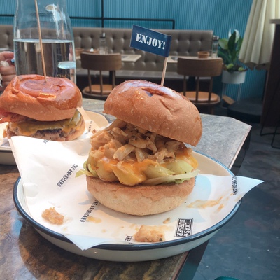 以前在天猫淘宝上买东西，都是系统自动好评，花了有好多好多钱，后来才知道淘宝评论得积分可以涨淘气值时，才知道评论的重要性，所以以后无论买什么东西，我都先把这段话复制粘贴下来，然后再写宝贝评论，没错，评论80个字以上就可以获得50个积分。