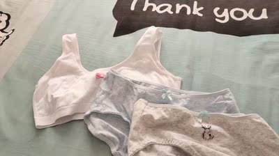 质量非常好，在网上给孩子买了好几回了，就这款特别满意，孩子也特别喜欢，以前买的都是里面带的海绵垫特不好穿，孩子都是取了以后穿的，这款没有垫但是却很好穿，而且又透气，很好，下次还要回购