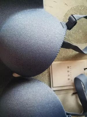 质量很好，穿着很舒服，很喜欢！值得购买！不像几十，像几百的货，喜欢的亲快下手吧！