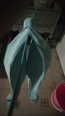 内衣罩杯老是往上跑,洗了还有一股味道,臭臭的,也是醉了,这款色差很大,完全不是图片那个颜色,实物就是天蓝色,颜色还是好看的,就是没法跟裤裤配一套了 内衣罩杯老是往上跑,洗了还有一股味道,臭臭的,也是醉了,这款色差很大,完全不是图片那个颜色,实物就是天蓝色,颜色还是好看的,就是没法跟裤裤配一套了