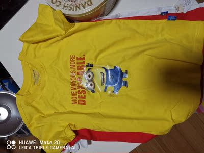 衣服颜色很正，料子是棉里加点莱卡，有点微弹。洗了不掉色，图案也很漂亮。物流还是很快的