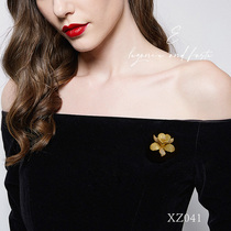Exquisite flower small brooch women luxury atmospheric anti-light buckle summer suit pin fashion versatile accessories
