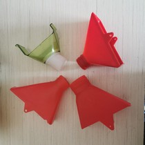 The hanging bucket wheat box funnels the bucket to get the bucket.