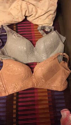 聚攏效果不錯, 就是無鋼圈容易走位, 需要勤力撥, 還有四個扣子有點難扣哈哈 聚攏效果不錯, 就是無鋼圈容易走位, 需要勤力撥, 還有四個扣子有點難扣哈哈