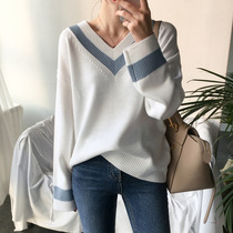 Pregnant women sweater female autumn and winter new Han V-collar white head sweater sweater blouse pregnancy