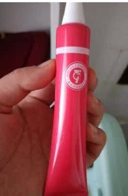 宝贝收到用了几次了，很好用，温和也不油腻，很好吸收，感觉胸部的皮肤也变得有光泽了，会坚持使用，期待效果