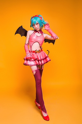 衣服很还原，翅膀非常挺，不过对于我这个三百斤胖子其实有点极限，刚好露到肚脐再小一点就不行了，尾巴超级可爱，总之非常好