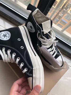 鞋子质量很好。款式时尚，酷，做工细致，家人试穿后尺码标准，透气性好，鞋底不硬，走路脚感舒服，性价比高，推荐！