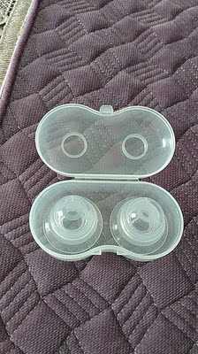 很不错的一款矫正器，有精致的小盒子，收纳方便，在手上试了一下，吸力很大，质量不错，软软的，期待效果