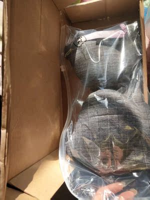 东西不值，就一层，最可气的是快递都坏了，这邮的东西，扎心，