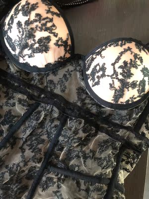 穿上就脱不下来的喜欢，美了半天，170 96m码正好。