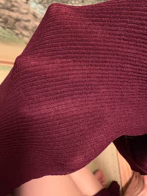 很满意,弹力比较大,微透的分寸掌握的恰到好处,回头率很高。这一款建议大家选一个颜色,而且请一定买买两件,因为很娇气,很容易被刮破,酒红色被我的高腰裤子拉链上的钩子勾住了,然后不小心一拉扯就成了一个洞。不多说了,趁有货我去囤几件,万年不过是的打底。 很满意,弹力比较大,微透的分寸掌握的恰到好处,回头率很高。这一款建议大家选一个颜色,而且请一定买买两件,因为很娇气,很容易被刮破,酒红色被我的高腰裤子拉链上的钩子勾住了,然后不小心一拉扯就成了一个洞。不多说了,趁有货我去囤几件,万年不过是的打底。