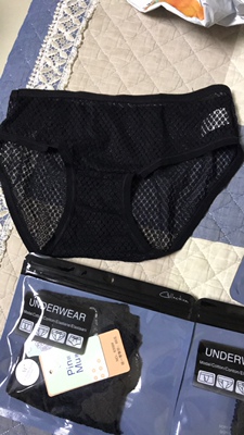 黑色的性感诱惑啊！客服热情！买的套餐八很美，以后买还是你家的！