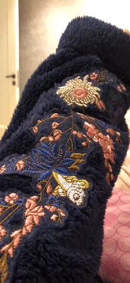 长款睡衣很厚实,绣花也不错,很nice,喜欢哟~ 长款睡衣很厚实,绣花也不错,很nice,喜欢哟~