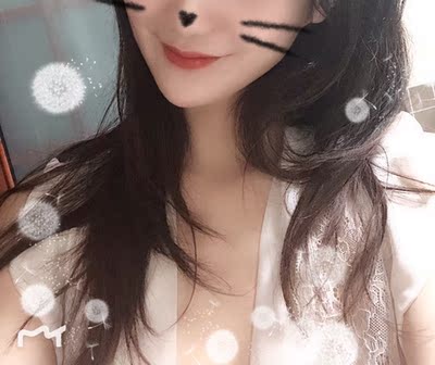 衣服真的不错质感很棒，设计感十足，很仙很女人