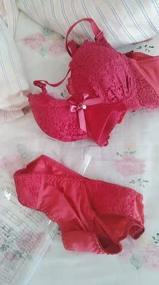 穿上感觉胸还挺大,就是胸口有点闷! 可能款行有点小,习惯性好评! 年前了也不带要换了 穿上感觉胸还挺大,就是胸口有点闷! 可能款行有点小,习惯性好评! 年前了也不带要换了